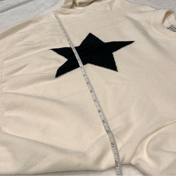 Orange Kiss Essentials white cropped sweater w/ a black star graphic Size Small - Picture 7 of 9